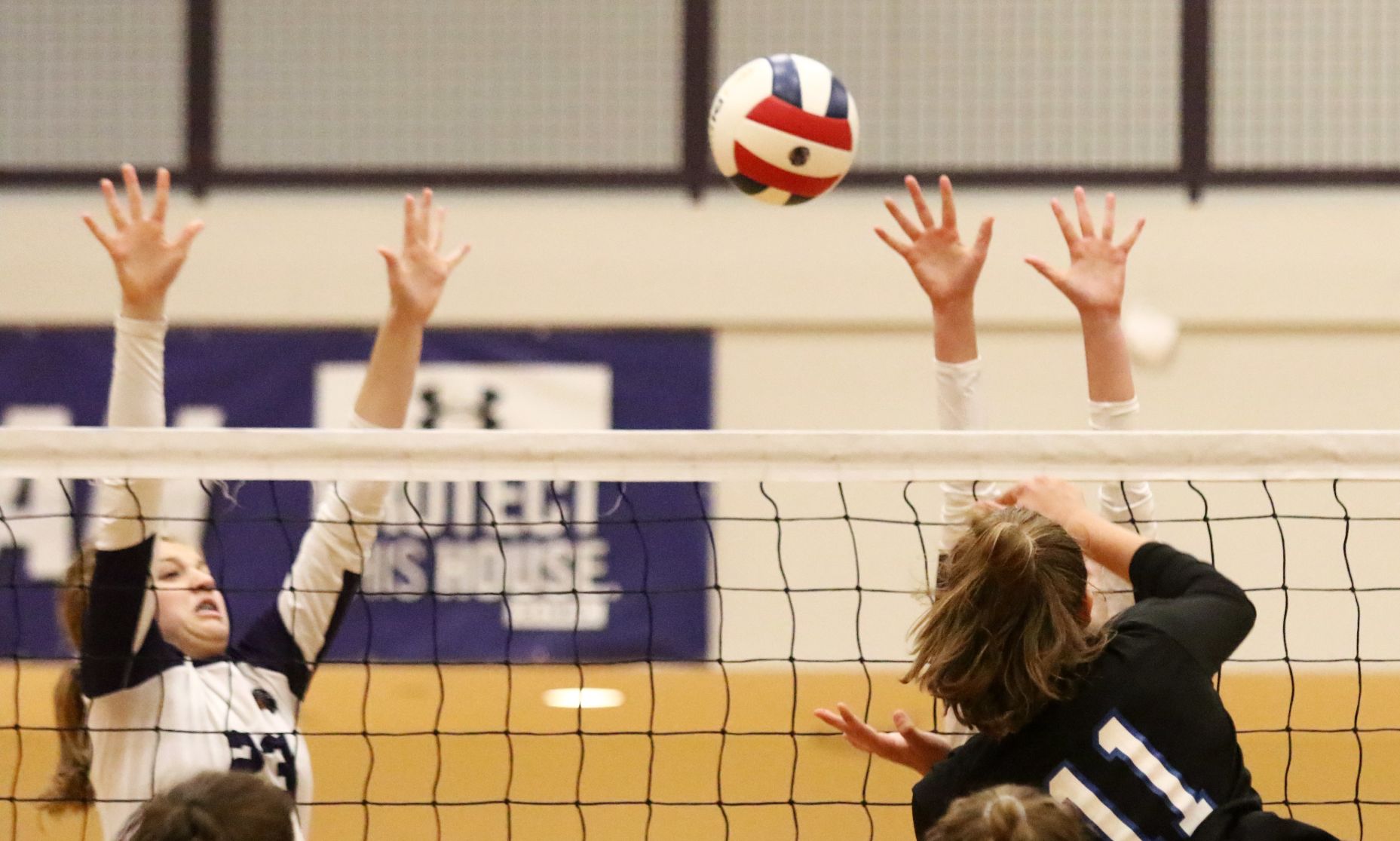 Freeburg def. Mascoutah 25-23, 25-21